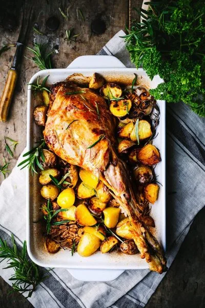 Cordero halal entero al horno