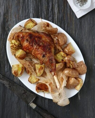 receta cordero halal entero al horno Un cordero halal entero, también conocido como canal de cordero halal, es la carne de un cordero sacrificado según los principios islámicos, garantizando no solo su calidad sino también su pureza. Este proceso asegura un sabor excepcional y una textura tierna, ideal para asar al horno. Elegir el mejor cordero halal significa optar por una carne fresca, certificada y respetuosa con las tradiciones, algo que los amantes de la buena cocina valoran profundamente.